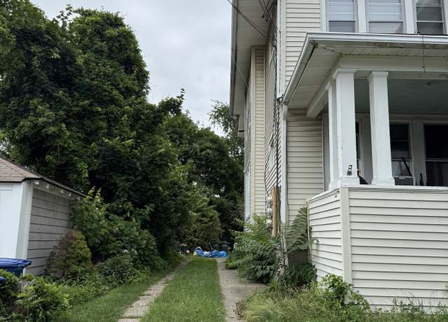 Property at 373 Midland St, Bridgeport, CT 06605, 5 beds, 3 baths