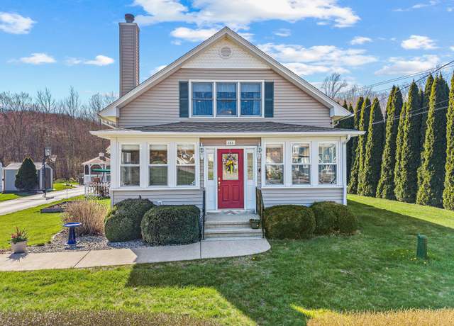 Property at 131 Norwich Salem Tpke, Montville, CT 06370, 3 beds, 2 baths