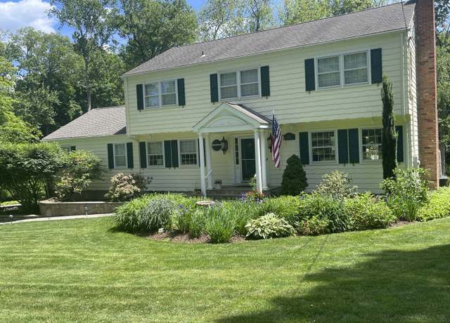 Property at 33 Pequot Trl, Westport, CT 06880, 5 beds, 4.5 baths