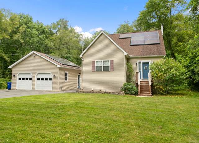 Property at 913 Vauxhall Street Ext, Waterford, CT 06375, 2 beds, 1.5 baths