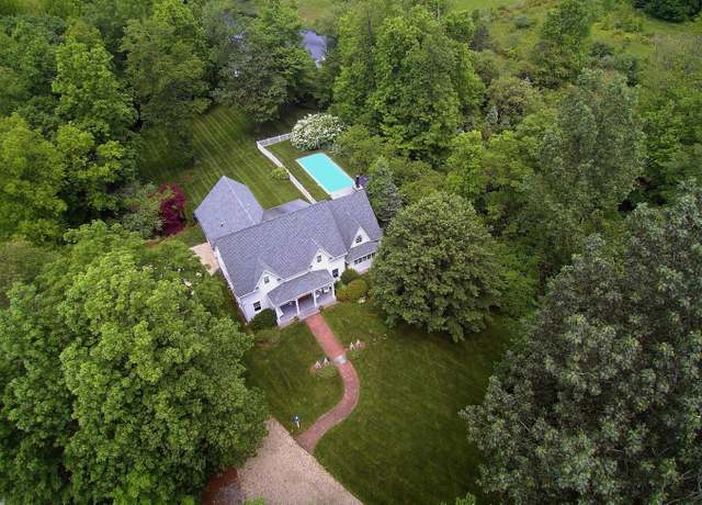 Property at 171 Cross Hwy, Redding, CT 06896, 4 beds, 3 baths