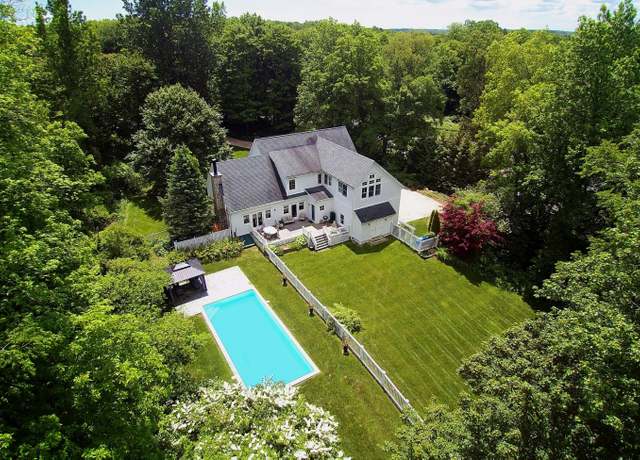 Property at 171 Cross Hwy, Redding, CT 06896, 4 beds, 3 baths