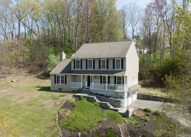 Property at 110 Glenwood Ave, Middlebury, CT 06762, 3 beds, 2.5 baths