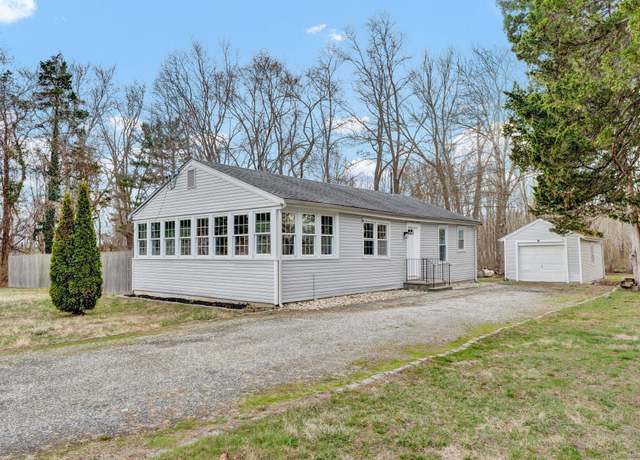 Property at 14 Denmore Ln, Old Saybrook, CT 06475, 3 beds, 1 bath