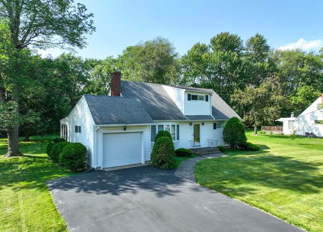 Property at 26 Seminole Cir, West Hartford, CT 06117, 3 beds, 2 baths