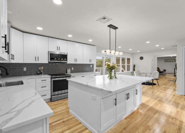 Property at 4 Wanzer Hill Rd, Sherman, CT 06784, 3 beds, 2.5 baths
