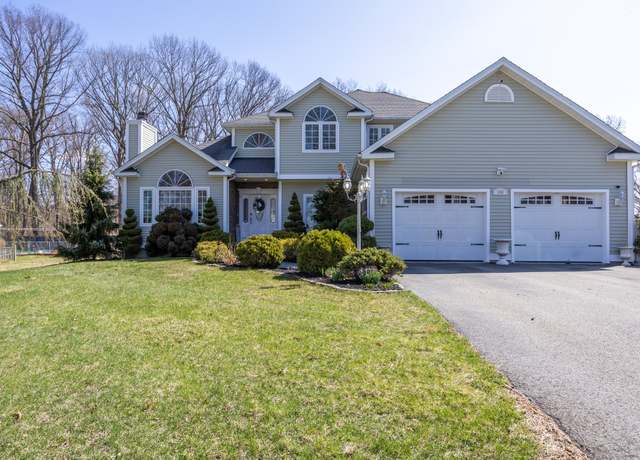 Property at 100 Webster Park Rd, Southington, CT 06489, 4 beds, 3 baths