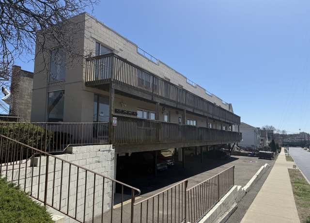 Property at 8 Wardwell St Apt 5, Stamford, CT 06902, 1 bed, 1 bath
