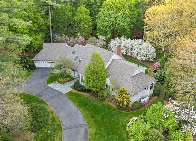 Property at 10 White Pine Ln, West Hartford, CT 06107, 4 beds, 5 baths