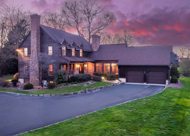 Property at 70 Davenport Farm Ln E, Stamford, CT 06903, 3 beds, 3.5 baths