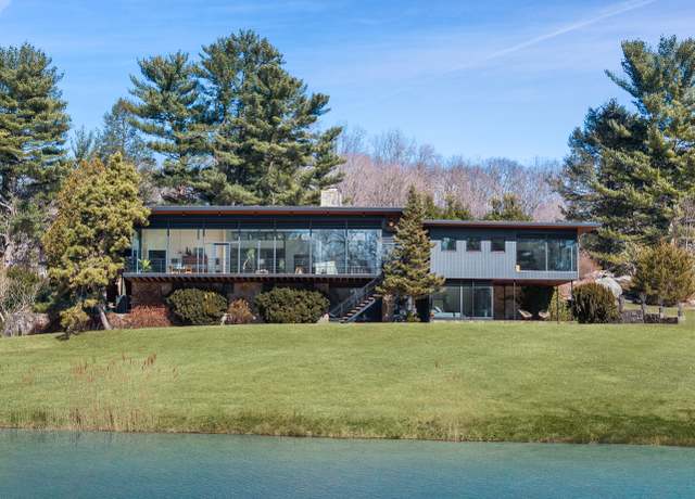 Property at 86 Wildwood Rd, Stamford, CT 06903, 4 beds, 4.5 baths