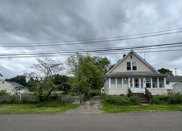 Property at 1355 Hillside Ave, Stratford, CT 06614, 3 beds, 1 bath