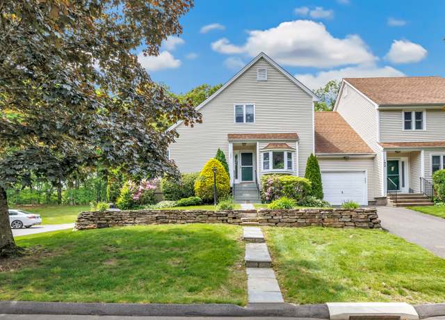 Property at 193 Stonehedge #193, Shelton, CT 06484, 2 beds, 2.5 baths