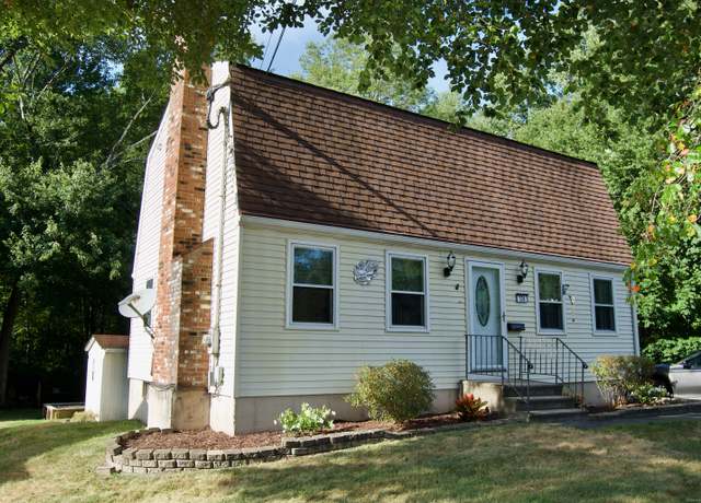 Property at 334 W Washington St, Bristol, CT 06010, 3 beds, 1.5 baths
