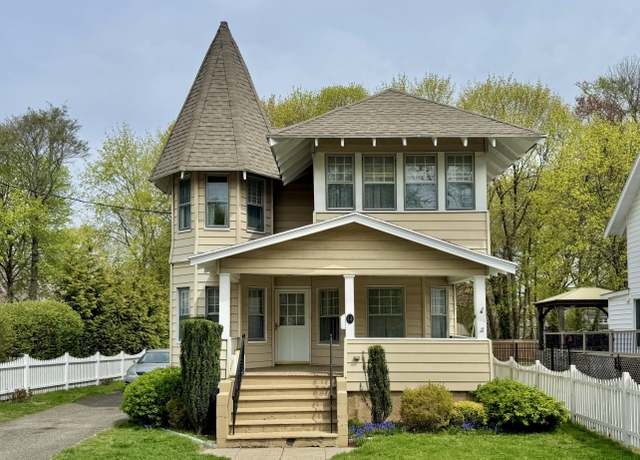 Property at 14 Plymouth Ct, Milford, CT 06460, 2 beds, 1.5 baths
