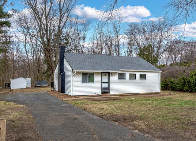 Property at 253 Hartford Ave, East Granby, CT 06026, 3 beds, 1 bath