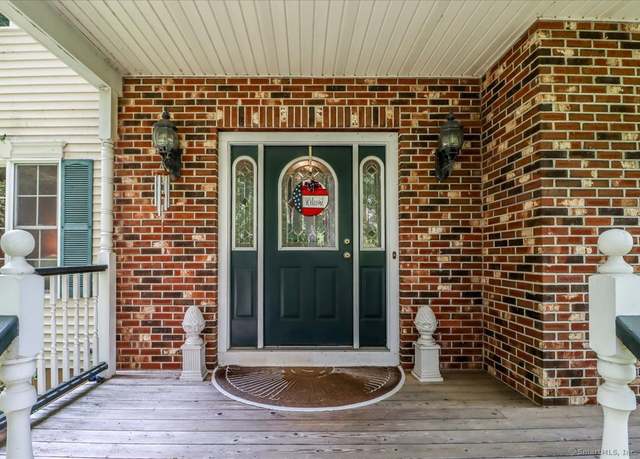 Property at 11 Emerald Ridge Ct, Shelton, CT 06484, 5 beds, 3.5 baths