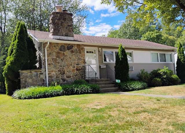 Property at 143 Sawyer Rd, Fairfield, CT 06824, 3 beds, 1 bath