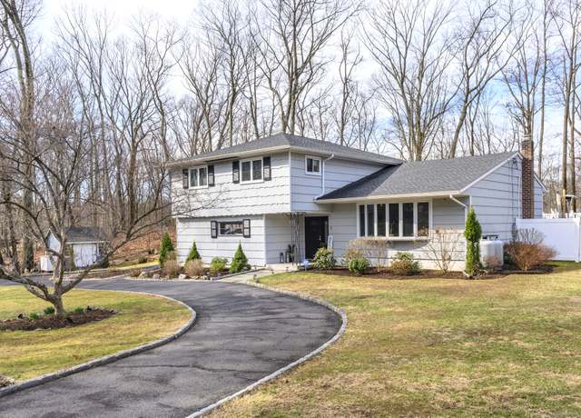 Property at 7 Red Oak Ln, Norwalk, CT 06850, 4 beds, 2.5 baths