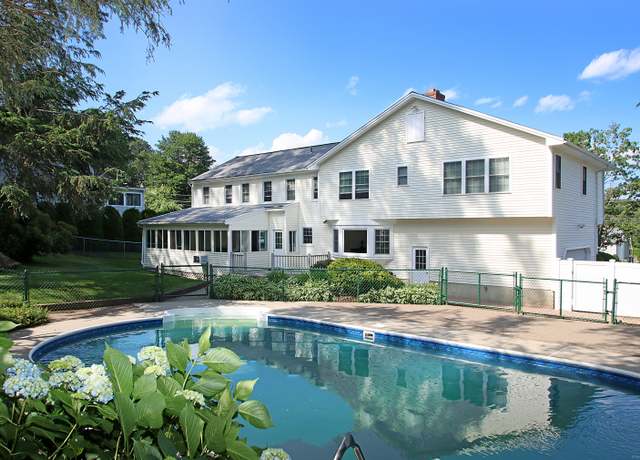 Property at 37 Lamplighter Ln, Fairfield, CT 06825, 5 beds, 4.5 baths