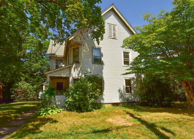 Property at 19 Russell St, Manchester, CT 06040, 6 beds, 2 baths