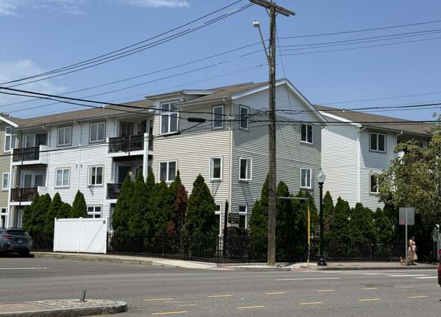 Property at 3250 Fairfield Ave Apt 100, Bridgeport, CT 06605, 2 beds, 2 baths