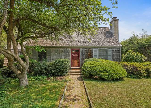 Property at 7 Buena Vista Dr, Westport, CT 06880, 4 beds, 2.5 baths