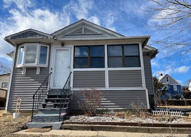 Property at 217 Hillcrest Rd, Bridgeport, CT 06606, 3 beds, 1 bath