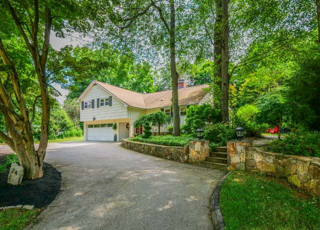 Property at 24 Buttonball Ln, Glastonbury, CT 06033, 3 beds, 2.5 baths
