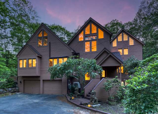 Property at 522 Peddlers Rd, Guilford, CT 06437, 4 beds, 3.5 baths
