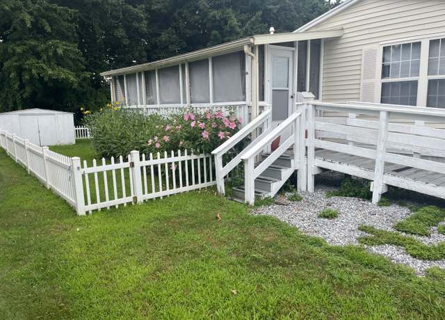 Property at 61 Elm St, East Windsor, CT 06088, 3 beds, 1.5 baths