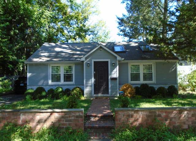Property at 53 Morris St, Stamford, CT 06906, 2 beds, 1 bath
