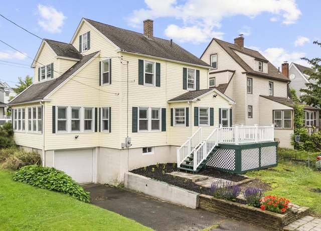 Property at 137 W Center St, Manchester, CT 06040, 4 beds, 1.5 baths