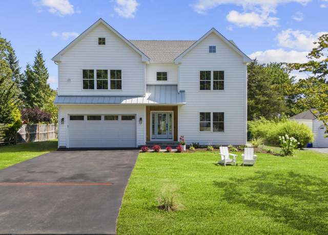 Property at 72 Lloyd Dr, Fairfield, CT 06825, 5 beds, 4.5 baths