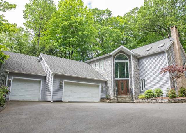 Property at 43 Metacomet Rd, Farmington, CT 06032, 3 beds, 2.5 baths
