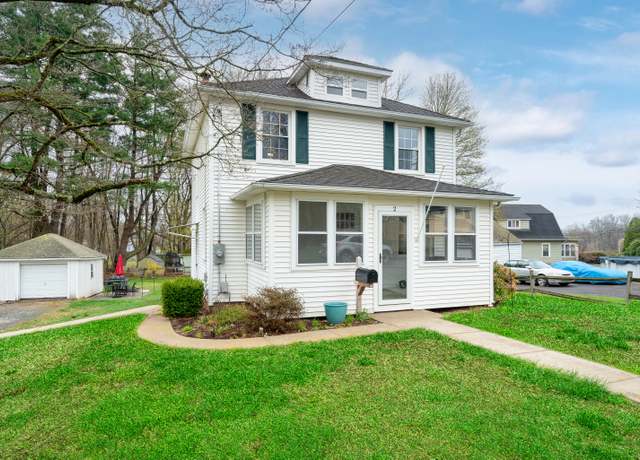 Property at 2 Carroll Pl, Cromwell, CT 06416, 3 beds, 1.5 baths