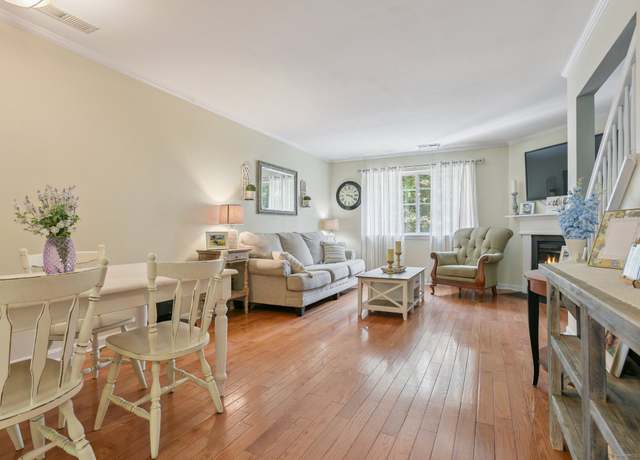 Property at 310 Boston Post Rd #165, Waterford, CT 06385, 2 beds, 2.5 baths