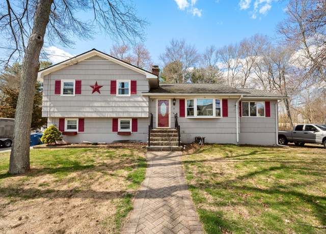 Property at 3 Willow St, Waterford, CT 06385, 3 beds, 1.5 baths