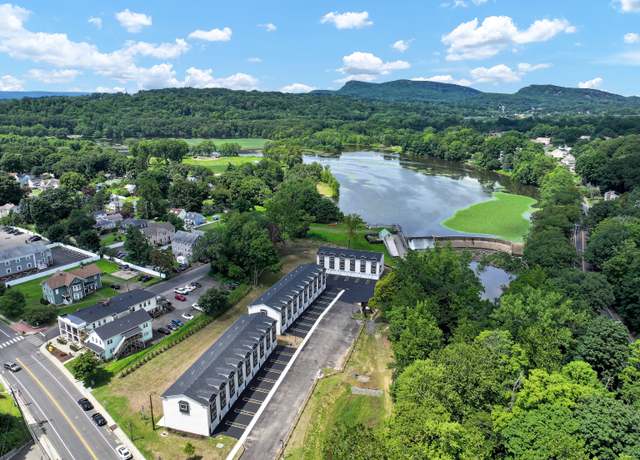 Property at 33 Main St #13, Meriden, CT 06451, 2 beds, 2.5 baths