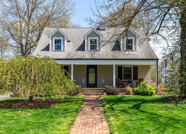 Property at 310 Auburn Rd, West Hartford, CT 06119, 3 beds, 2.5 baths