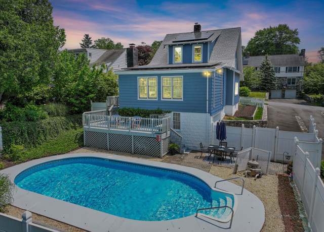Property at 1270 Merritt St, Fairfield, CT 06825, 3 beds, 1.5 baths