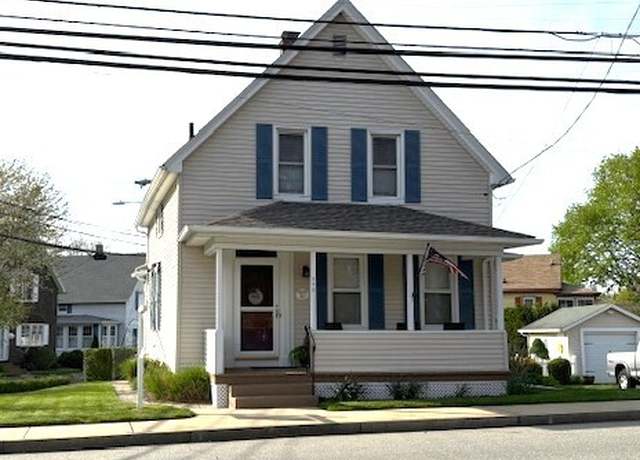 Property at 290 Boswell Ave, Norwich, CT 06360, 3 beds, 1.5 baths