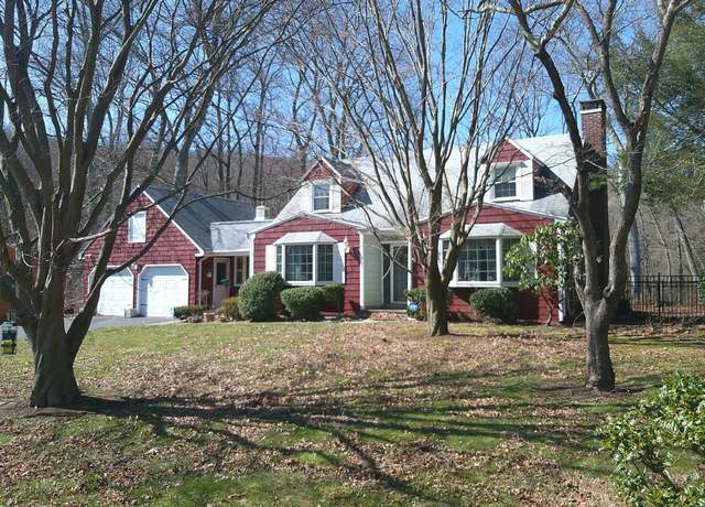 Property at 48 Carbonella Dr, Hamden, CT 06514, 3 beds, 1.5 baths