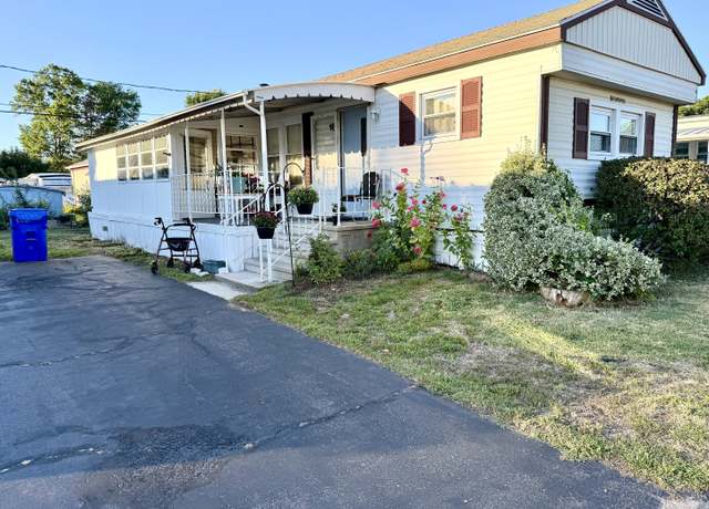 Property at 16 Sioux Rd, East Hartford, CT 06118, 2 beds, 1 bath