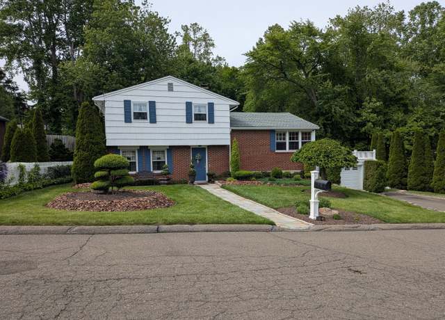 Property at 15 Golden Rod Dr, Ansonia, CT 06401, 3 beds, 1.5 baths