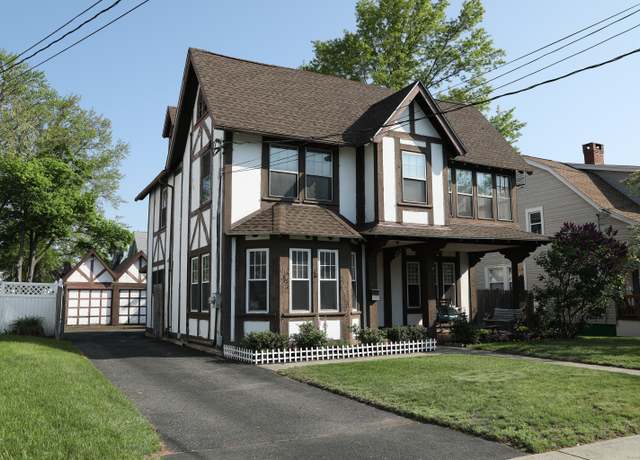 Property at 21 E Brown St, West Haven, CT 06516, 3 beds, 1.5 baths