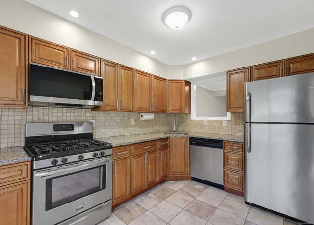 Property at 231 Cottonwood Rd #231, Newington, CT 06111, 3 beds, 1.5 baths