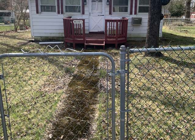 Property at 5 Elm Trl, Danbury, CT 06810, 2 beds, 1 bath