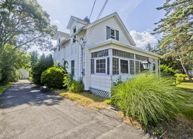 Property at 158 McKee St, Manchester, CT 06040, 4 beds, 2 baths