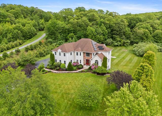 Property at 19 Rocco Dr, East Lyme, CT 06333, 5 beds, 5 baths